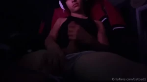 Who d like to support me under the desk 3