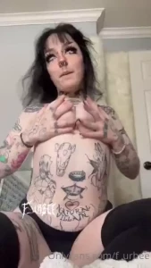 I just want my titties played w