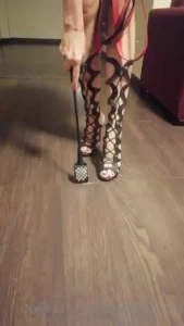 Wanna training you like good obiediend dog give me your neck now