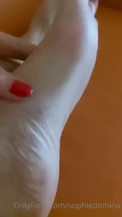 Look on this brutifull soles they need to be cleaned well do your job 