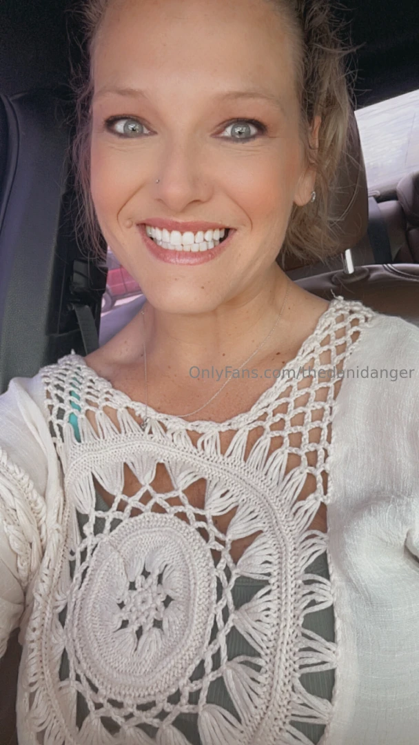 Happy sunday y all i wanted to pop in and say hi who wants naughty 