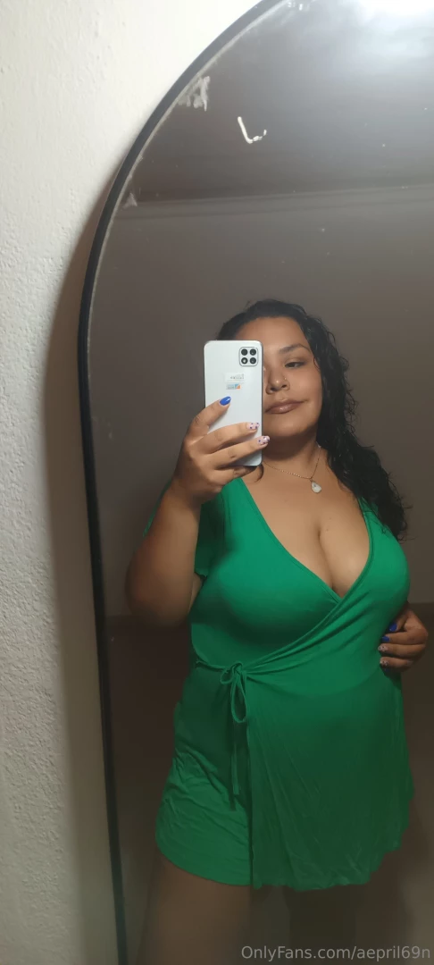 Do you like my dress honey 