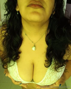 Enjoying the sun reflecting on the window in which photo do you think