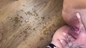 Like this if you love a girl that squirts