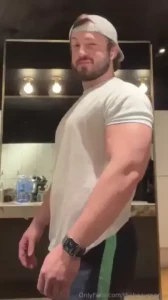 One thing about winter bulks i can bounce my tits better
