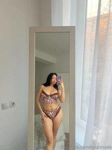 Mirror loves me do you love me