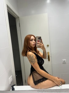 Heyy eyes on me not down there