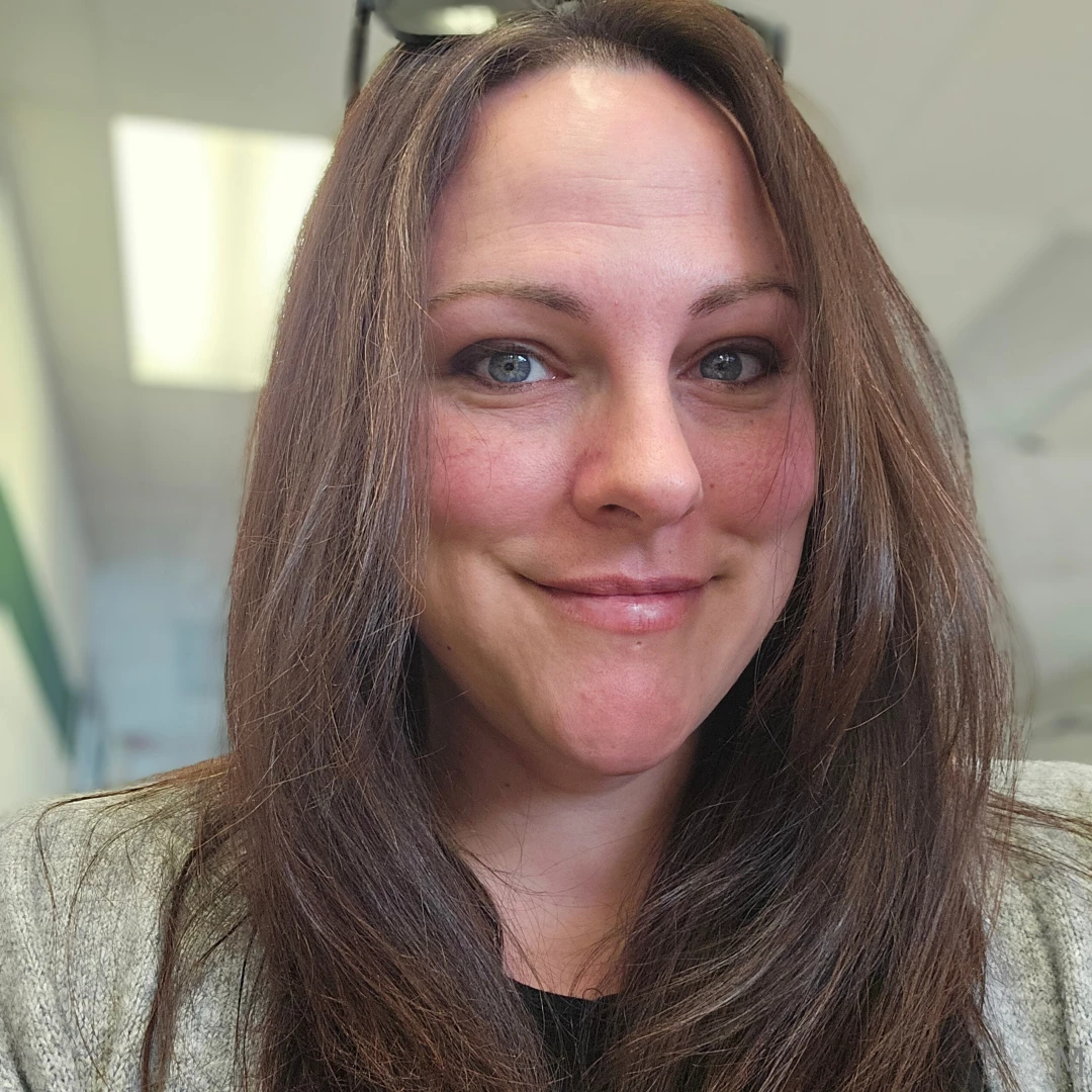 Feeling naughty at work hit me up 