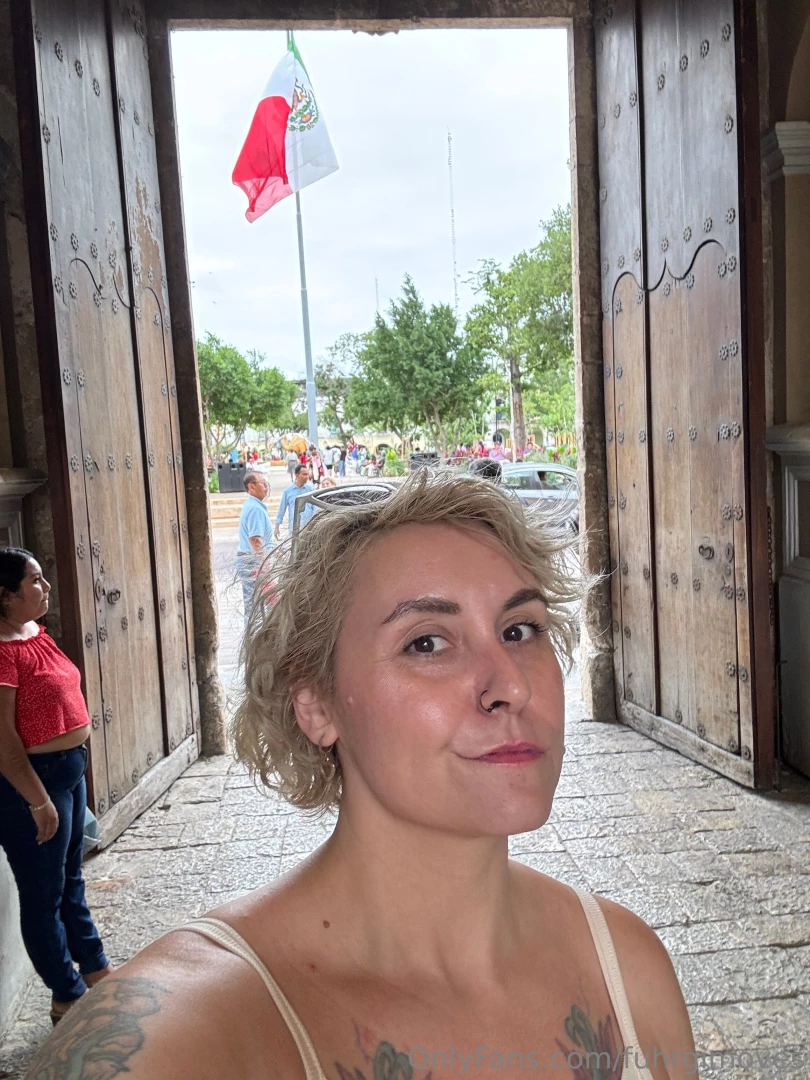 Mmmm what a big flag you have there 