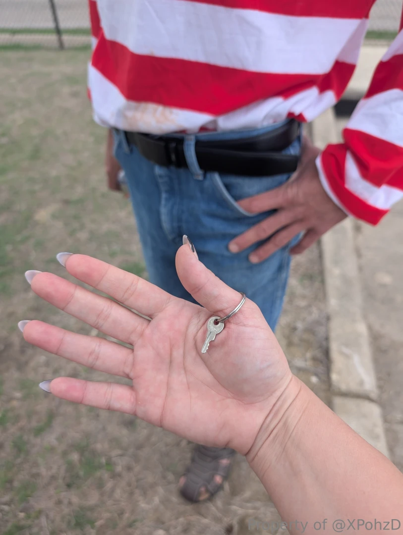 Bumped into a fan and now i own his cock he gave me his chastity key 