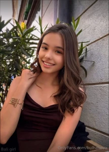 This girl naomisolar looking for his first man she wants to become a part 31