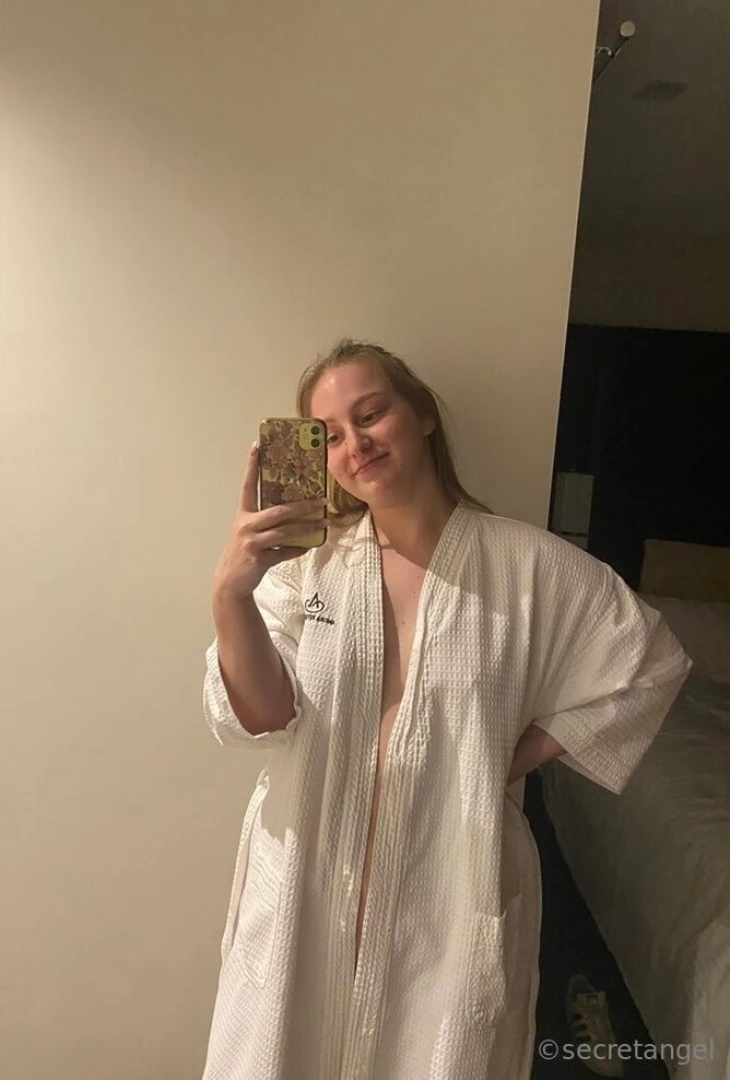 My pussy is begging for your cock drop me a message 