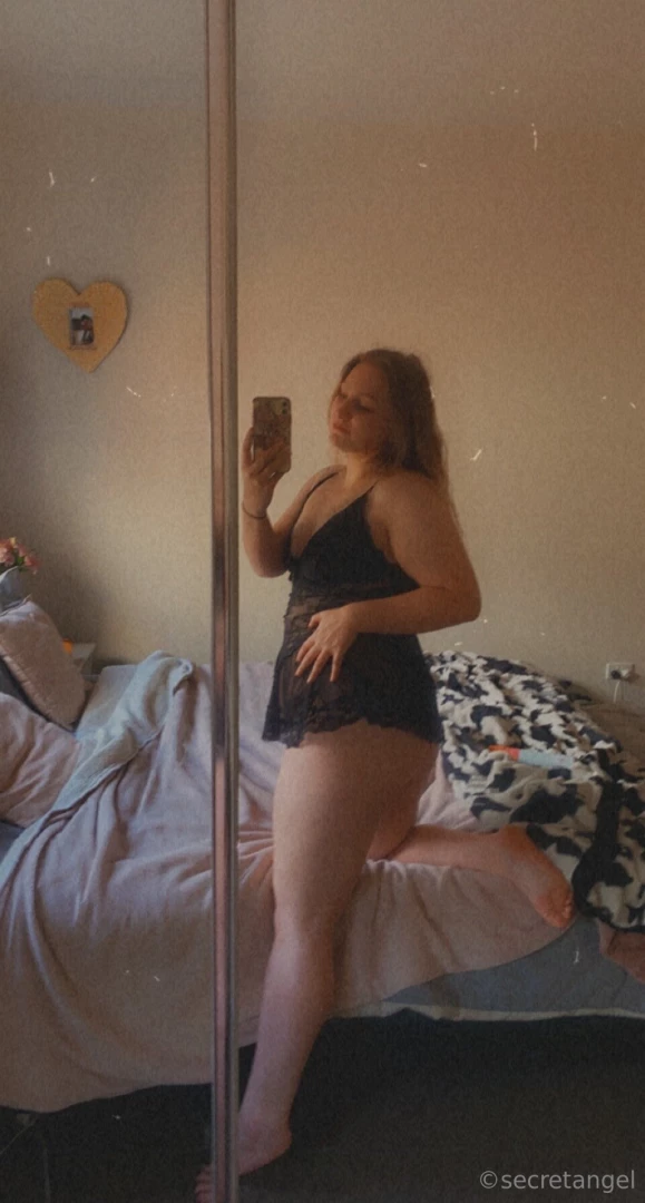 Want me to bend over and show my juicy ass then message me now 