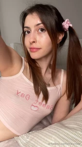 Hey cutie waiting for me - - o send a reaction so i can see