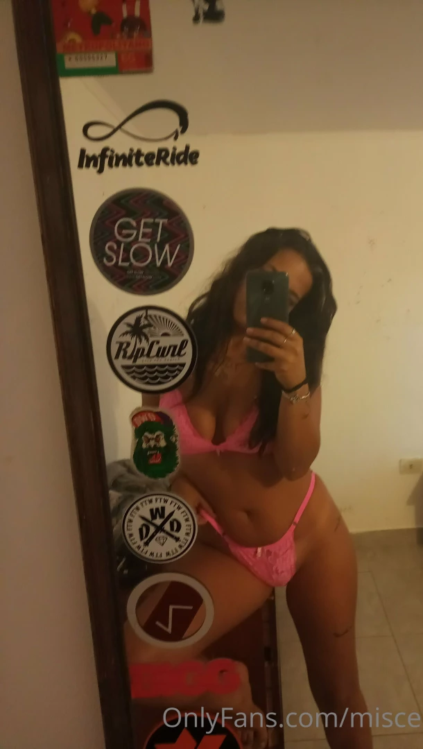 How do you think the color pink looks on me it s a beautiful night to 