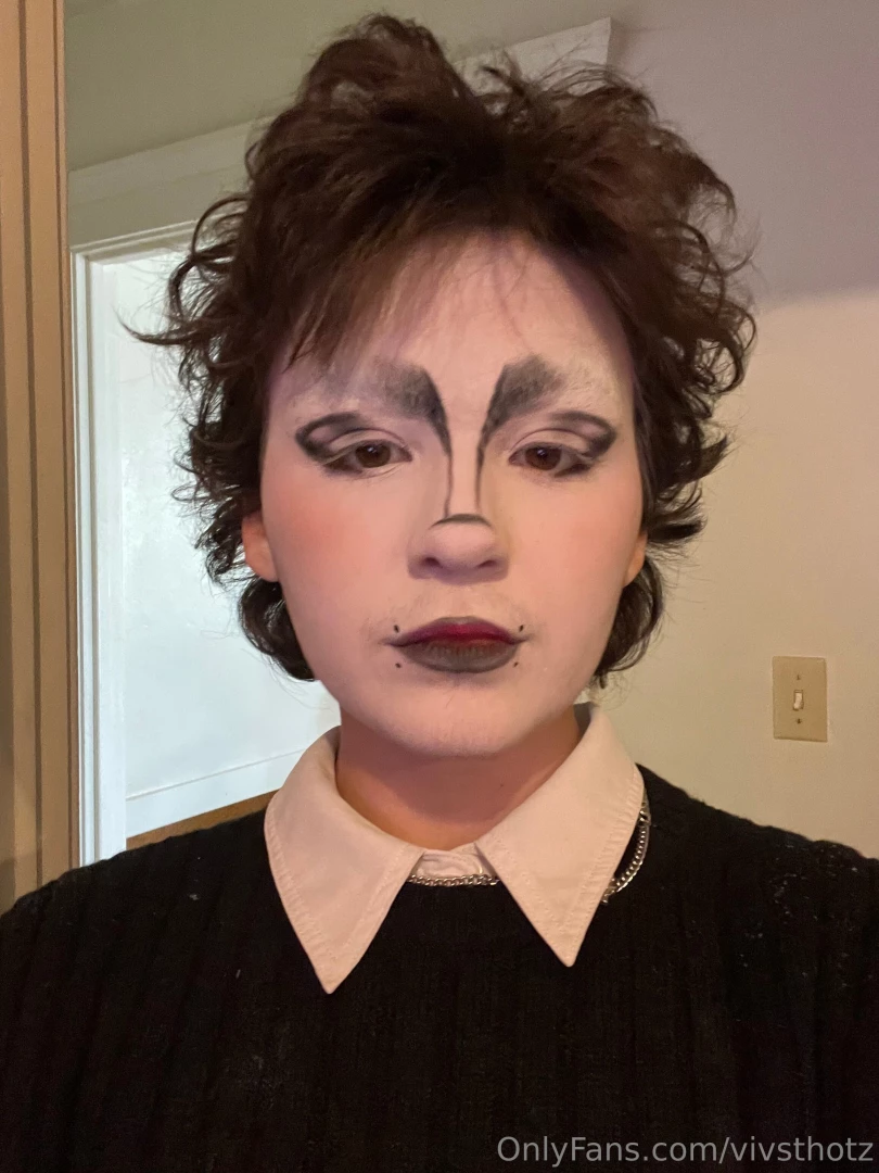 Uhhh would anyone sit on my face 