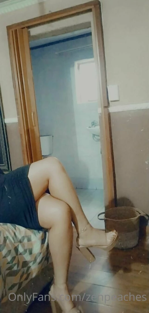 I don t know who you are but i wanna wrap my legs around your neck 