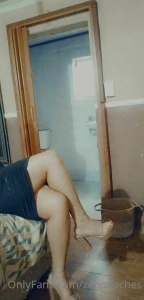 I don t know who you are but i wanna wrap my legs around your neck