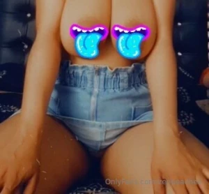 Bored and horny send a tip any amount i wanna cum my dms are open let