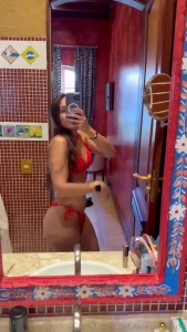 La cochonne en maillot de bain