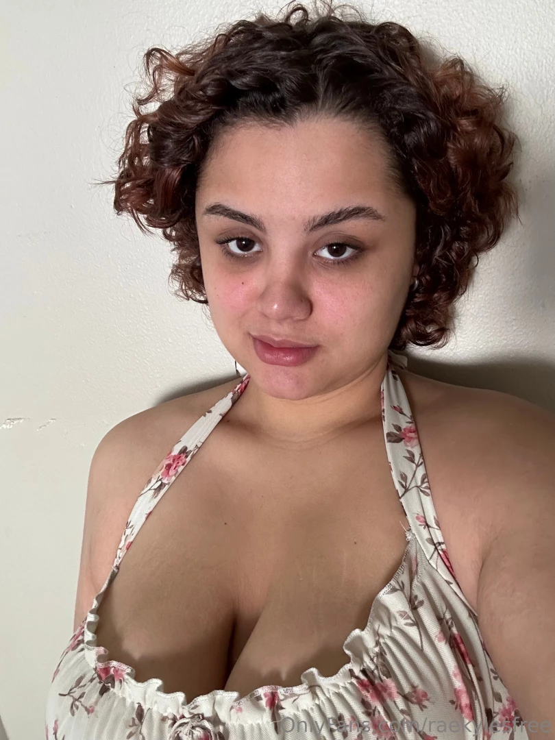 Doing custom vids for free over on my vip raekyles ps it s 50 off 