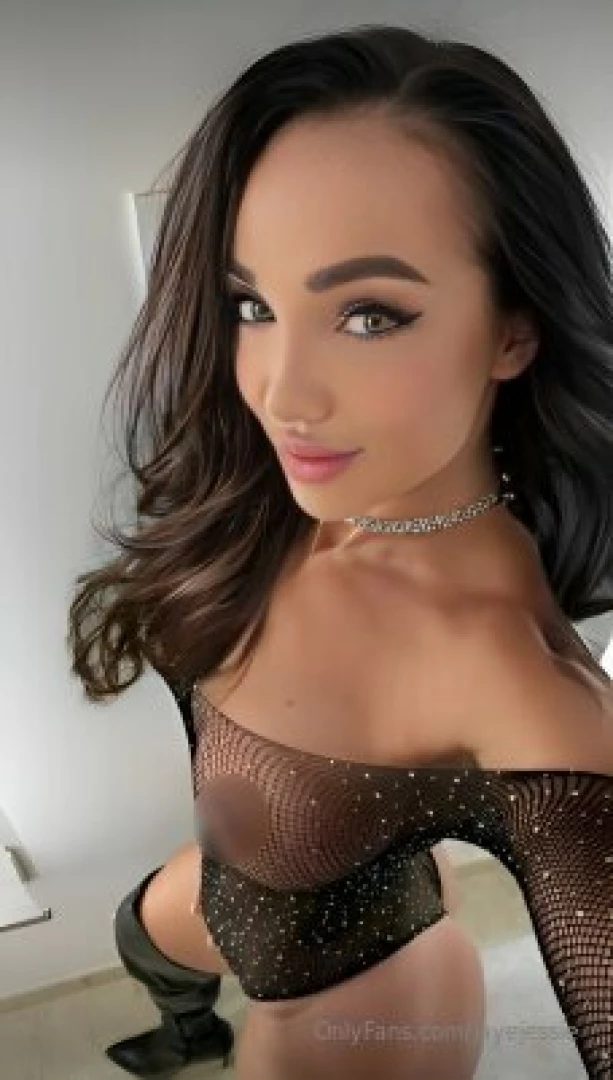 Hey this hot girl brittany_y make you the happiest come to me i can part 4 