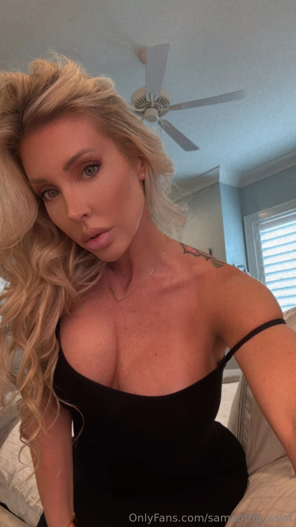 Just a lil peek of my back tattoo 