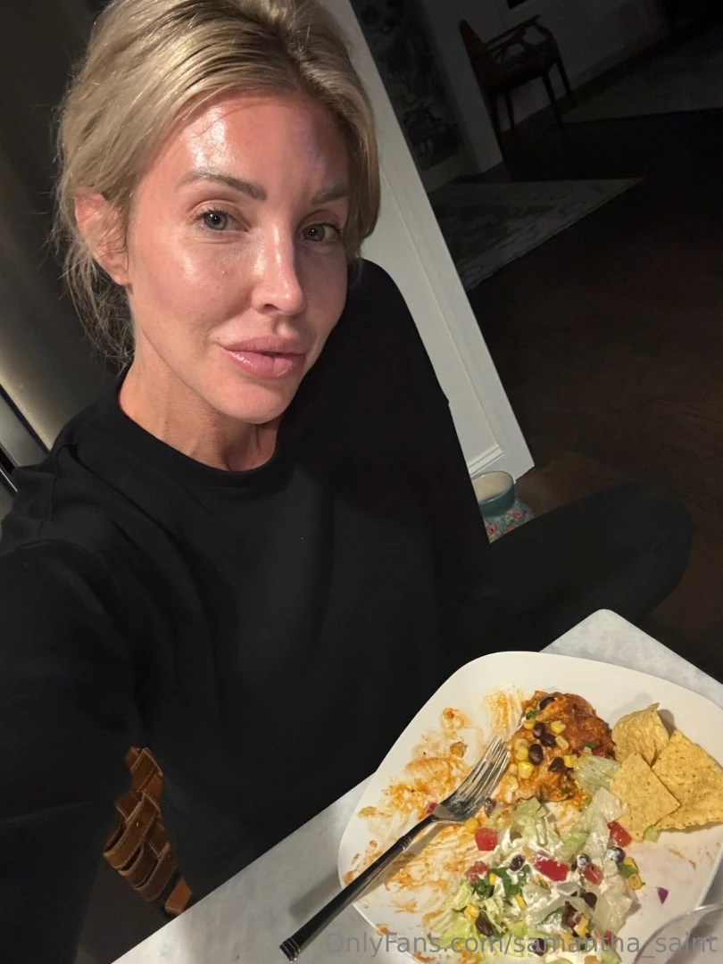 Come have an early dinner with me 