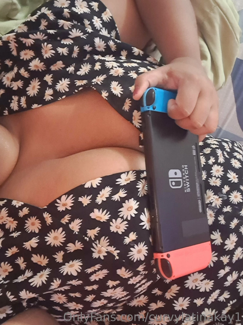 Come play with me if you lose i ll make you do some stuff 