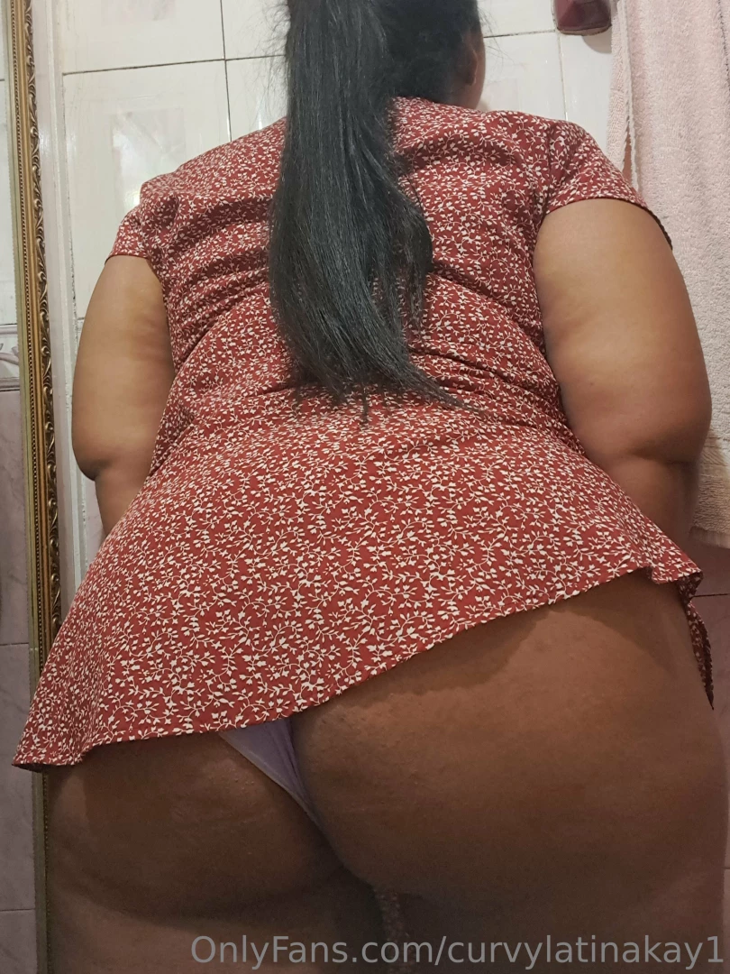 I know you wanna see my ass shaking and my pussy showing 