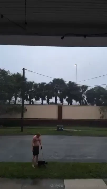 Looks like the worst of the storm won t be here till later tried to 