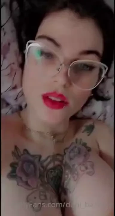 Press my neck while you fuck me 