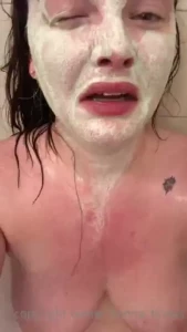 Oh no bad idea to do a clay green tea face mask while soaking in a hot