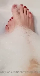 Do you like my red toes a little relax time