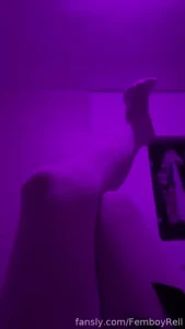 Let me your your dick with my feet please