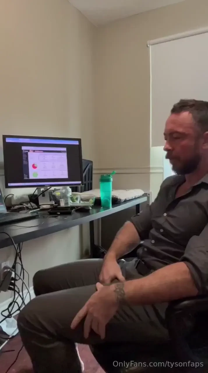 Fap friday thank fuck it s been a week and this well dressed man needs 