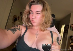 Check out those tan lines part 2