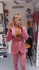 How do i look in this suit wanna see me take it off si quieres ver