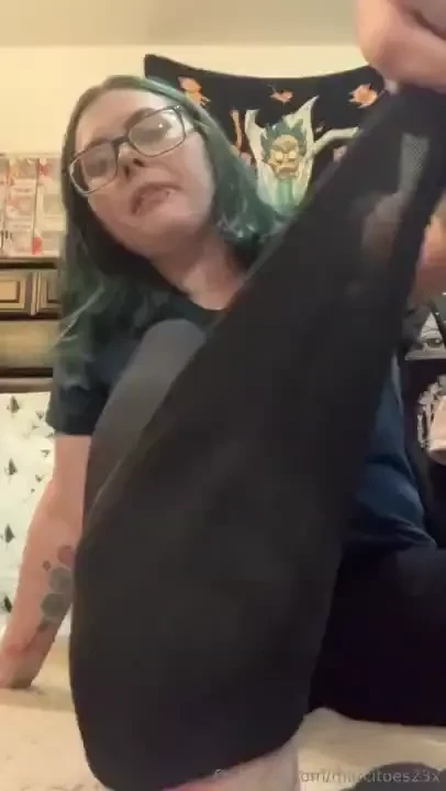 Talking about my damp stinky socks while taking them off amp bonus 