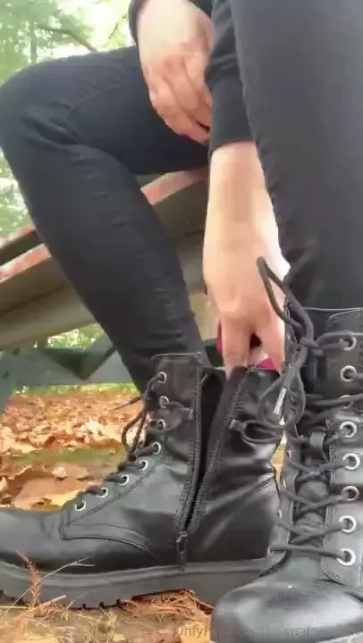 Played in the park today want to see how my feet got so dirty heheh 