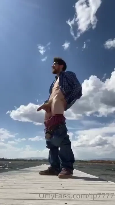 tp7777 - Not even the wind can stop me from pulling my fat cock out in public 