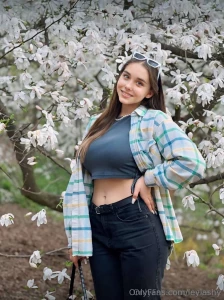 Fresh college cutie leya_le wants to show daddy how wet she is this part 31