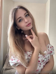 Hot teacher this sexy girl eleon0ra doesn t mind rocking out with her part 43