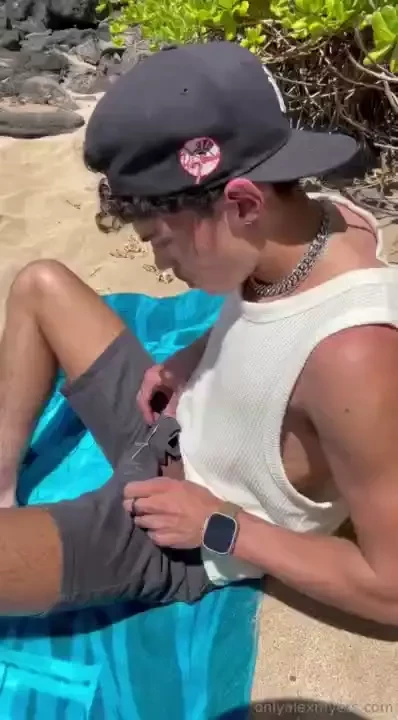 Come play with me at the beach and watch me cum 