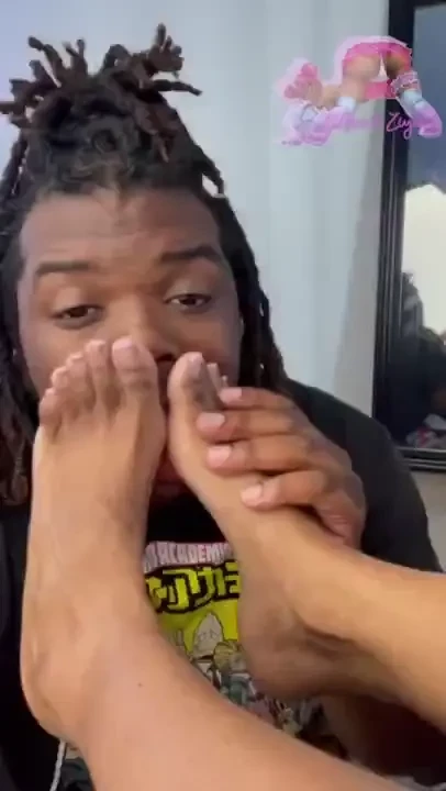 I gave my friend a footjob and made him lick my feet clean the full part 1 