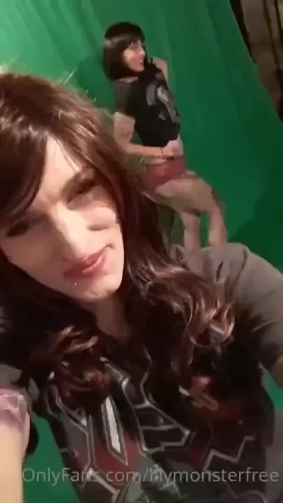 2019 5 4 captivecamera jamie ft kimmy green screen geeky girls - 