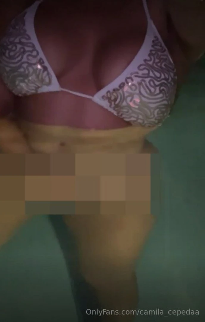 Take a guess what i m rubbing in the pool 