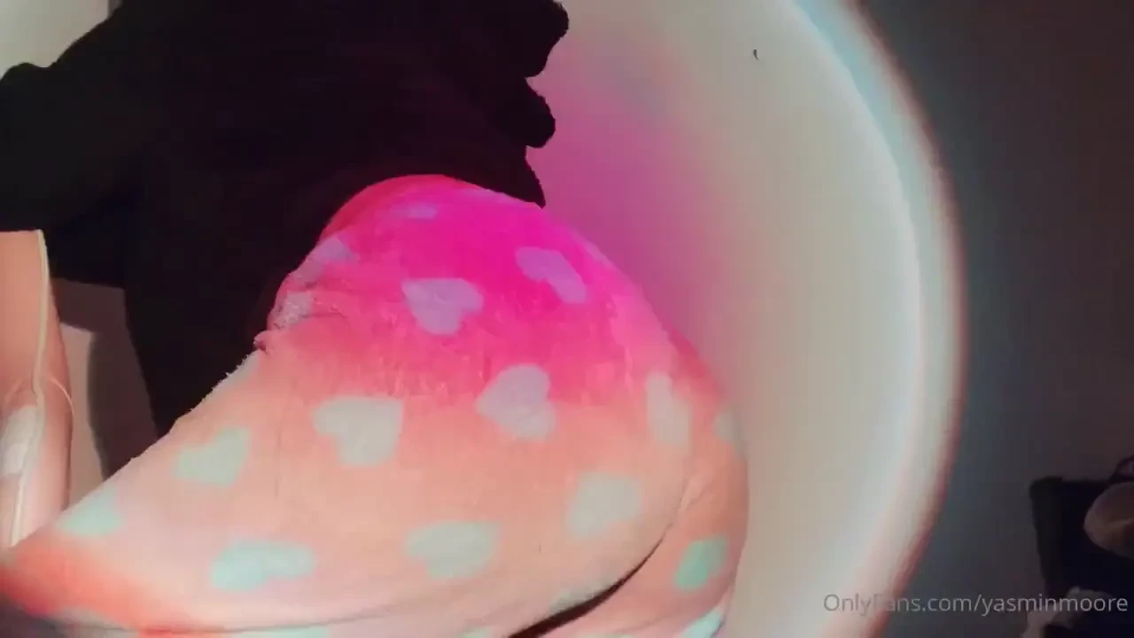 Un poco de twerk para calentar la noche me gusta no llevar nada debajo 