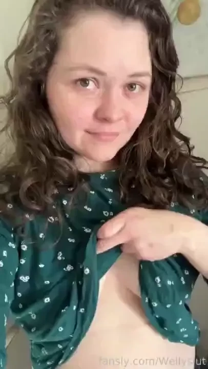 I almost never wear bras milf fyp boobs tits brunette 