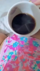 Buenos d as ya le tengo su cafecito y el pan caliente